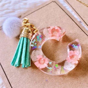 resin key chain “c” letter