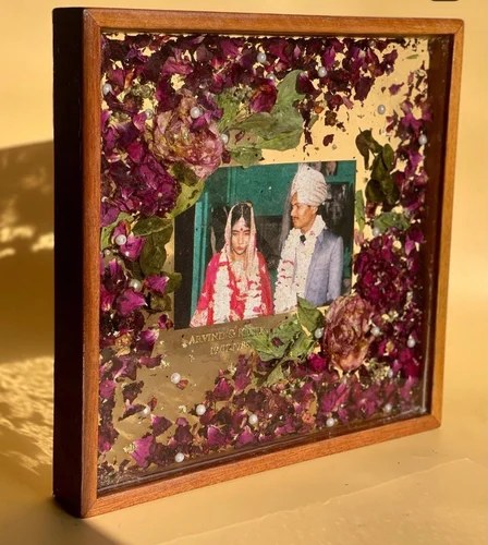 VINTAGE BLOSSOM PRESERVATION FRAME